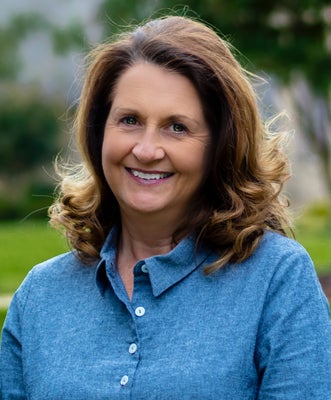 Portrait of Tami Reid, Real Estate Agent